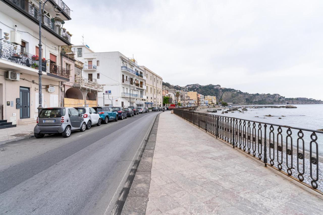 Giardini Naxos Lovely Flat In Front Of The Beach المظهر الخارجي الصورة